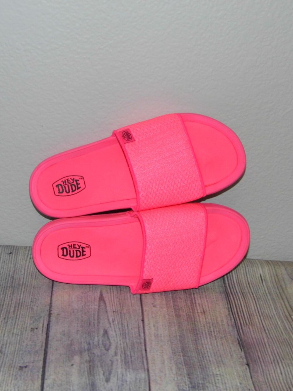 HEY DUDE Chandler Knit Fluorescent Pink Slide Sandals Womens Size 7 - Picture 6 of 7